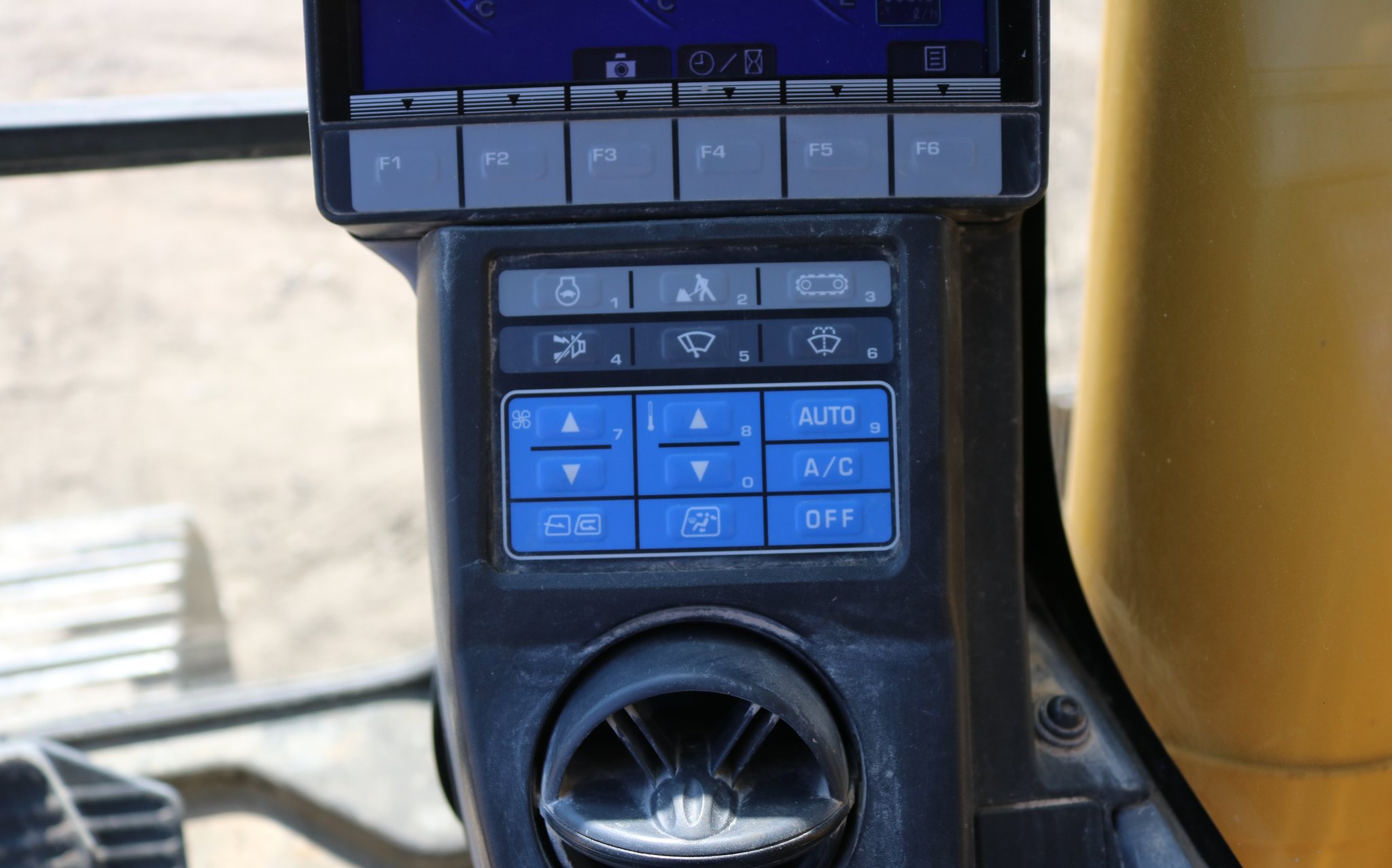 2013 Komatsu PC240LC-10