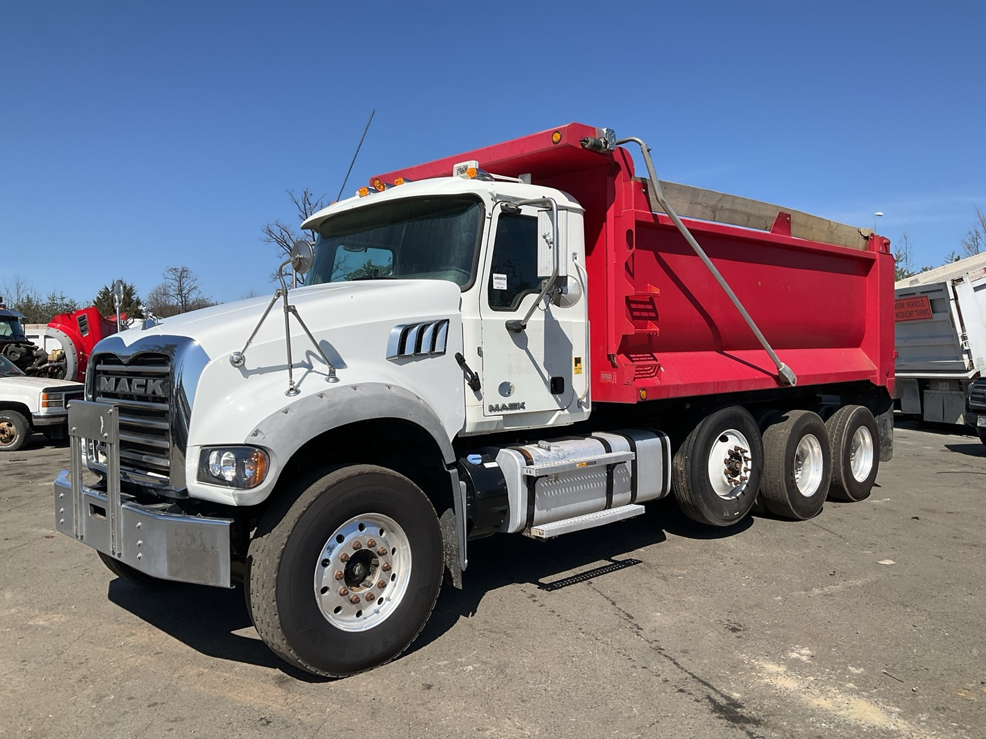 2017 Mack GU713